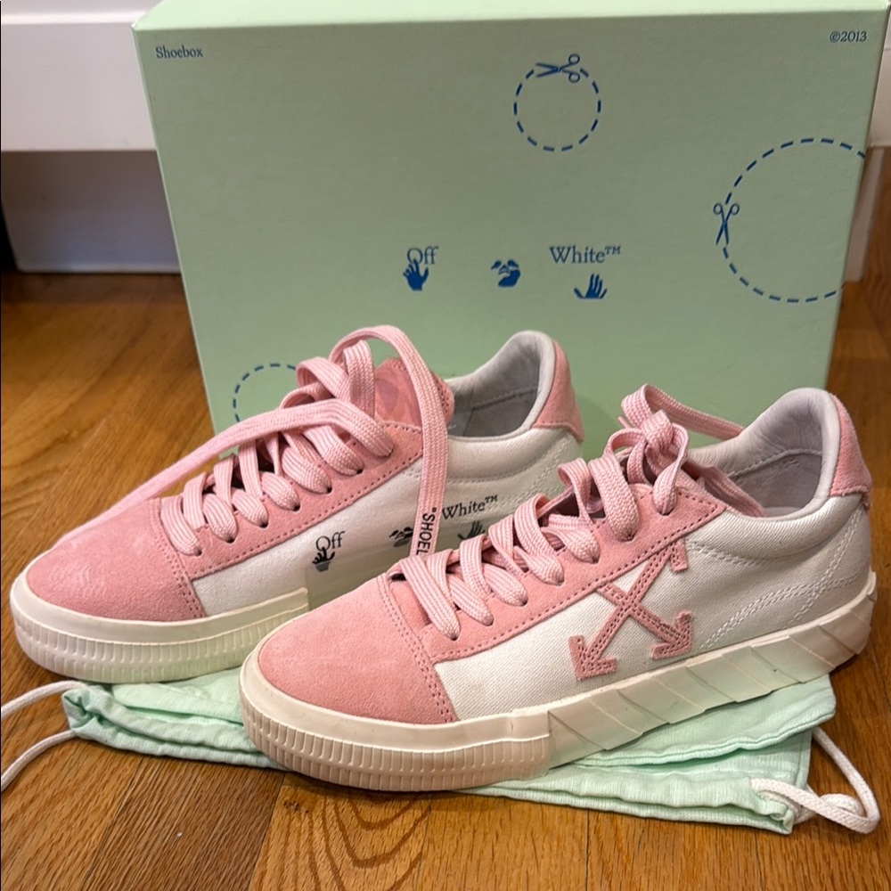 Off-White Women's Pink Suede & White Arrow Sneakers size 8 with box/shoe bag EUC